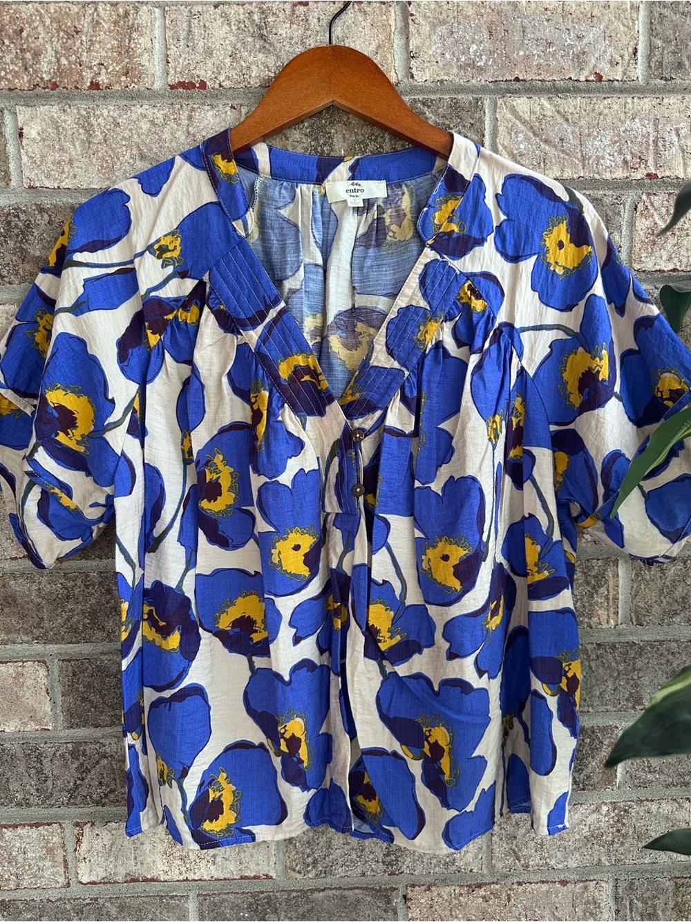 Feminine entro Blue Yellow Floral V-Neck Blouse Top wood buttons Small